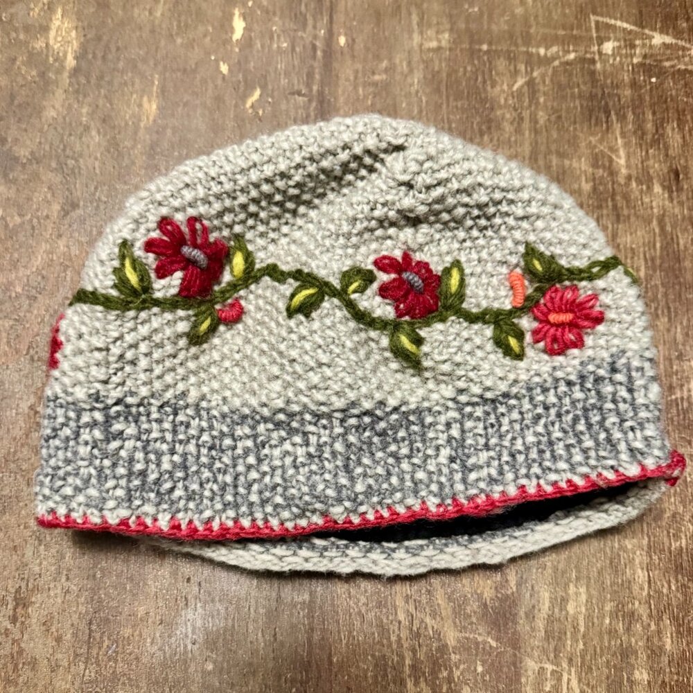 Unique Hand Knitted Grey Hat with floral embroidery design 100% wool - Picture 3 of 9
